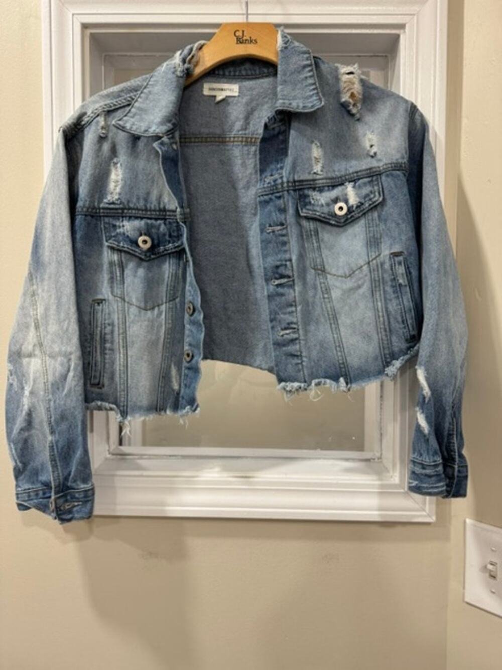 Dance & Marvel Women S Heavily Distressed Cropped Denim Trucker Jacket